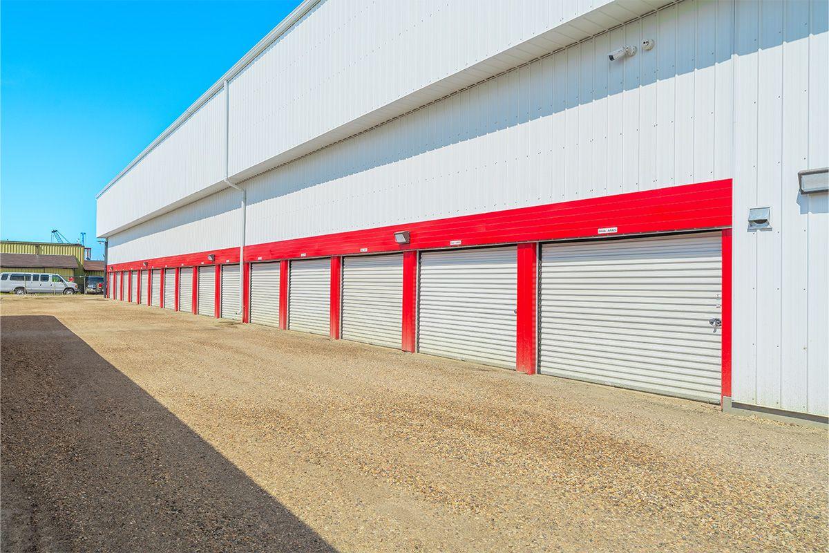 Unité avec accès voiture - Sentinel Storage - Nisku