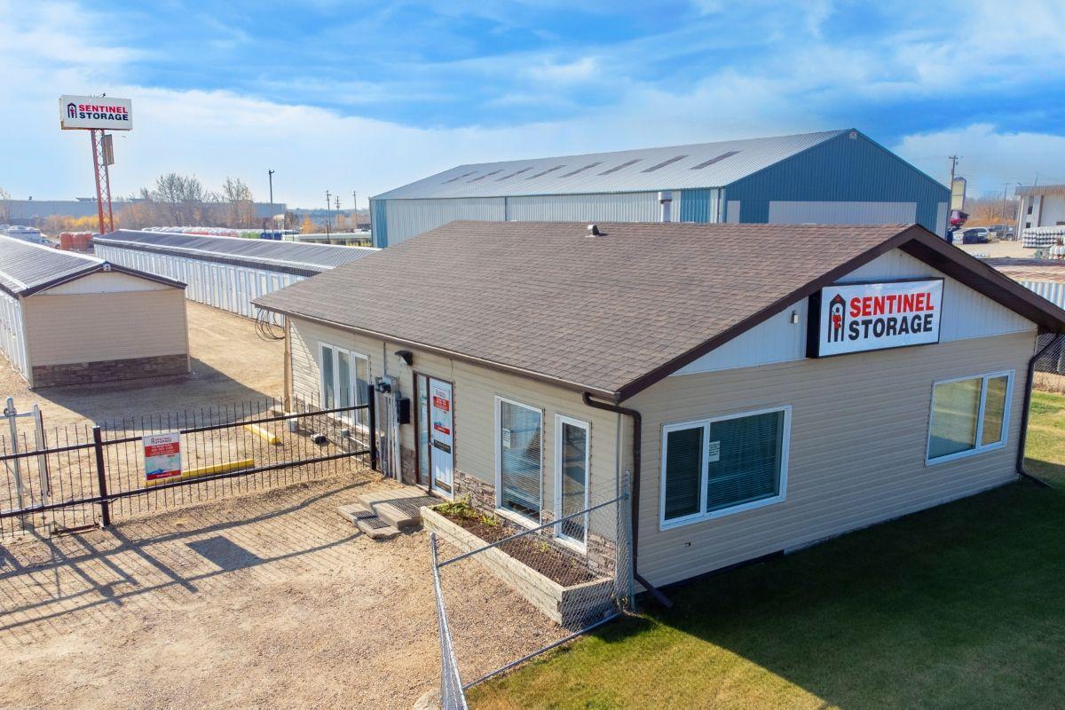 Vue aérienne du site de entreposage - Sentinel Storage - Red Deer Chiles Industrial Park (Self-Serve)