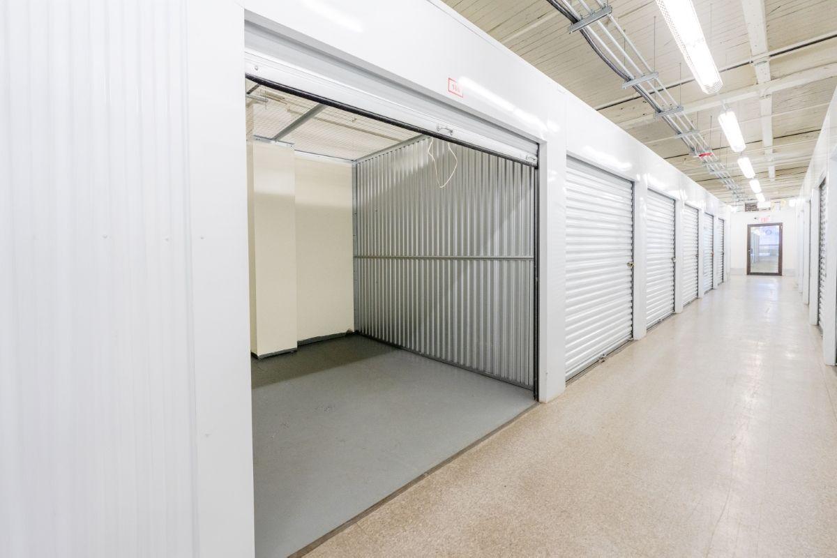 Unités d'entreposage de taille moyenne - Sentinel Storage - Edmonton Montrose