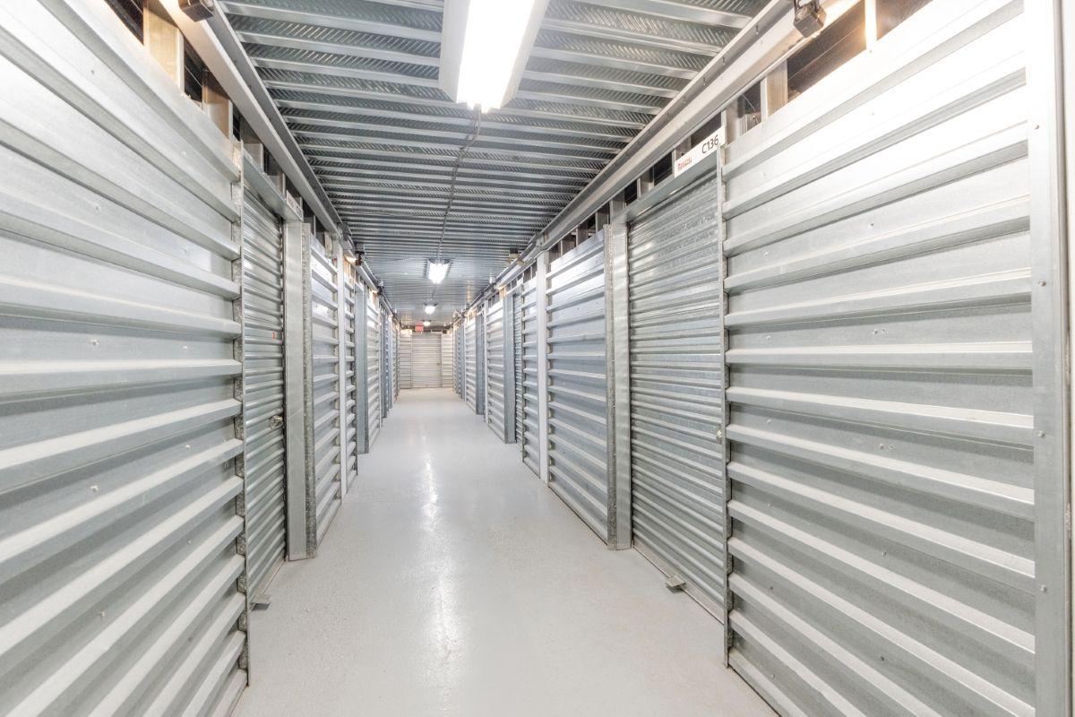 Unités intérieures - Sentinel Storage - Calgary West (Self-Serve)