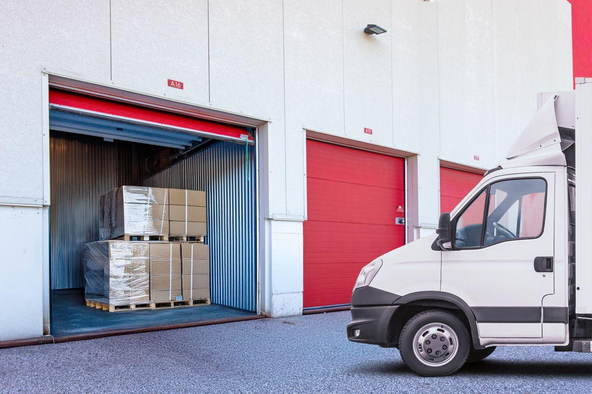 https://static-cdn.sviprod.ca/Business_Storage_Truck_Red_acffcdb922.jpg