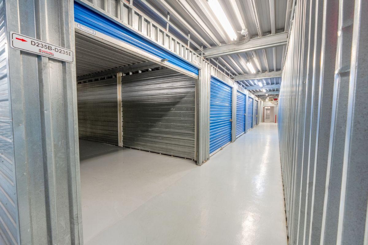 Unités intérieures - Sentinel Storage - Calgary West (Self-Serve)