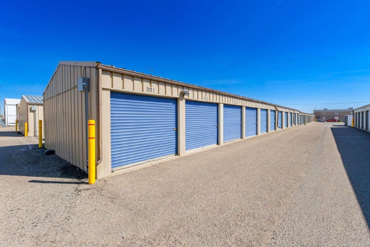 Drive Up Storage Units - Sentinel Storage - Lethbridge (Self-Serve)