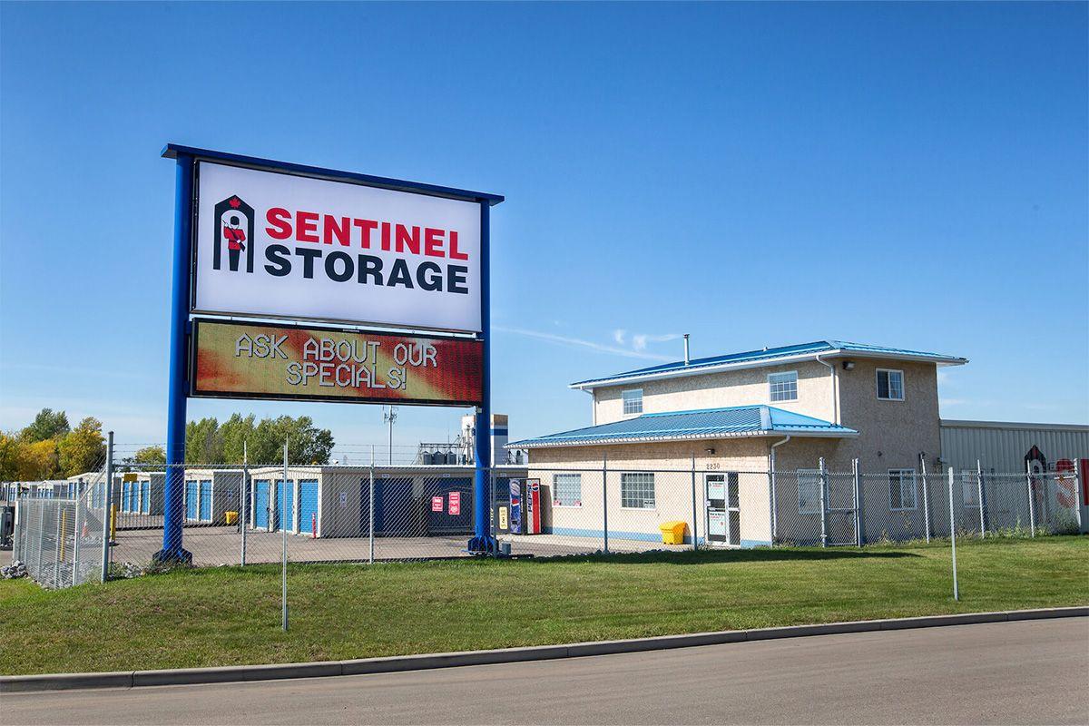 Vue extérieure - Sentinel Storage - Edmonton Yellowhead Trail