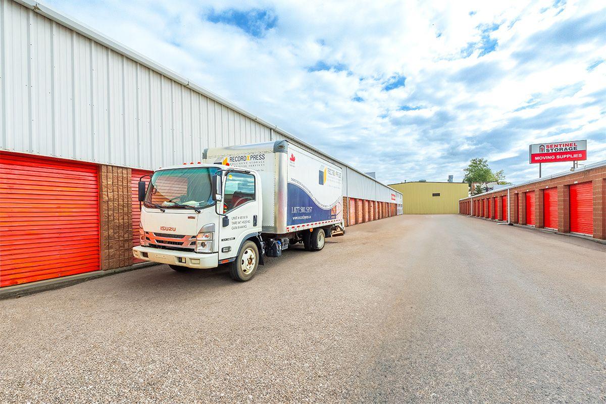Drive up storage units - Sentinel Storage - Calgary South East (Self-Serve)